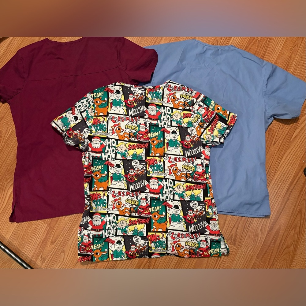 Bundle of 3 scrub tops - Picture 7 of 7